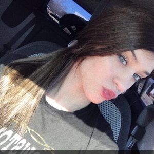 Meet your Posher, Elisa